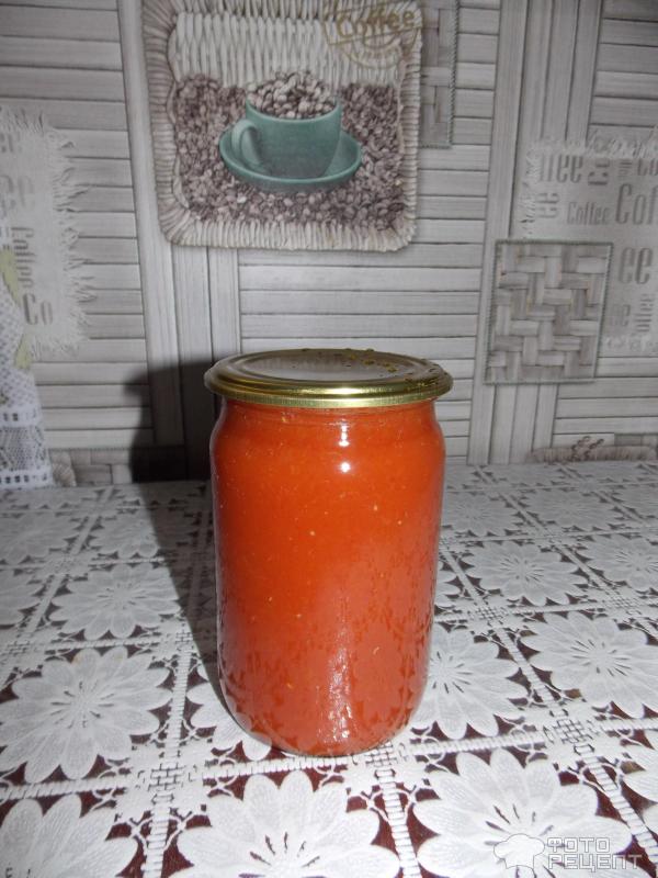Заготовить томатный сок на зиму. Заготовка томатного сока. Томатный сок с пряностями. Томатный сок заготовка впрок. Томатный сок с приправами.