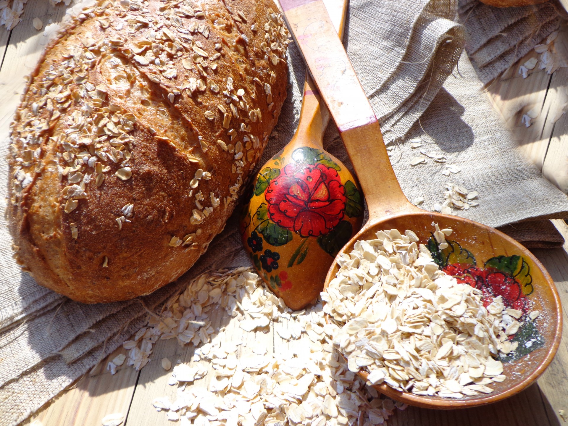 Овсяный хлеб в духовке рецепты. Овсяный хлеб св. Бригитты. Хлеб с овсяными хлопьями. Овсянка с хлебом. Хлеб из овсяных хлопьев.